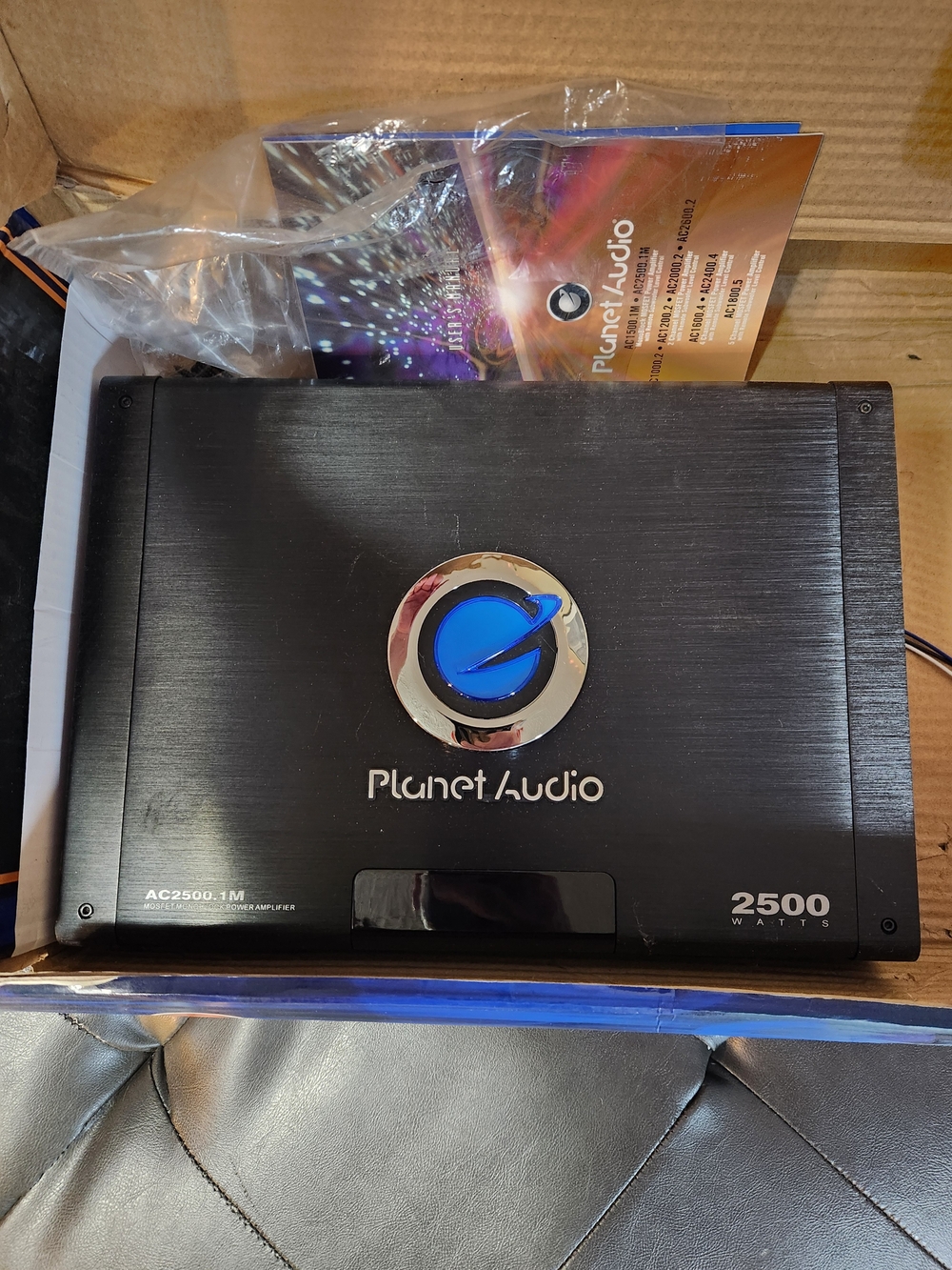 Planet Audio 2500W Car Amplifier in Black and Blue - Picture 2 of 12